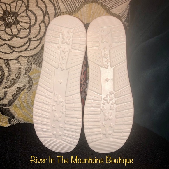 NWT! “LAST PAIR” Boho/Western Running Wild Fashion Sneakers! - Picture 5 of 13